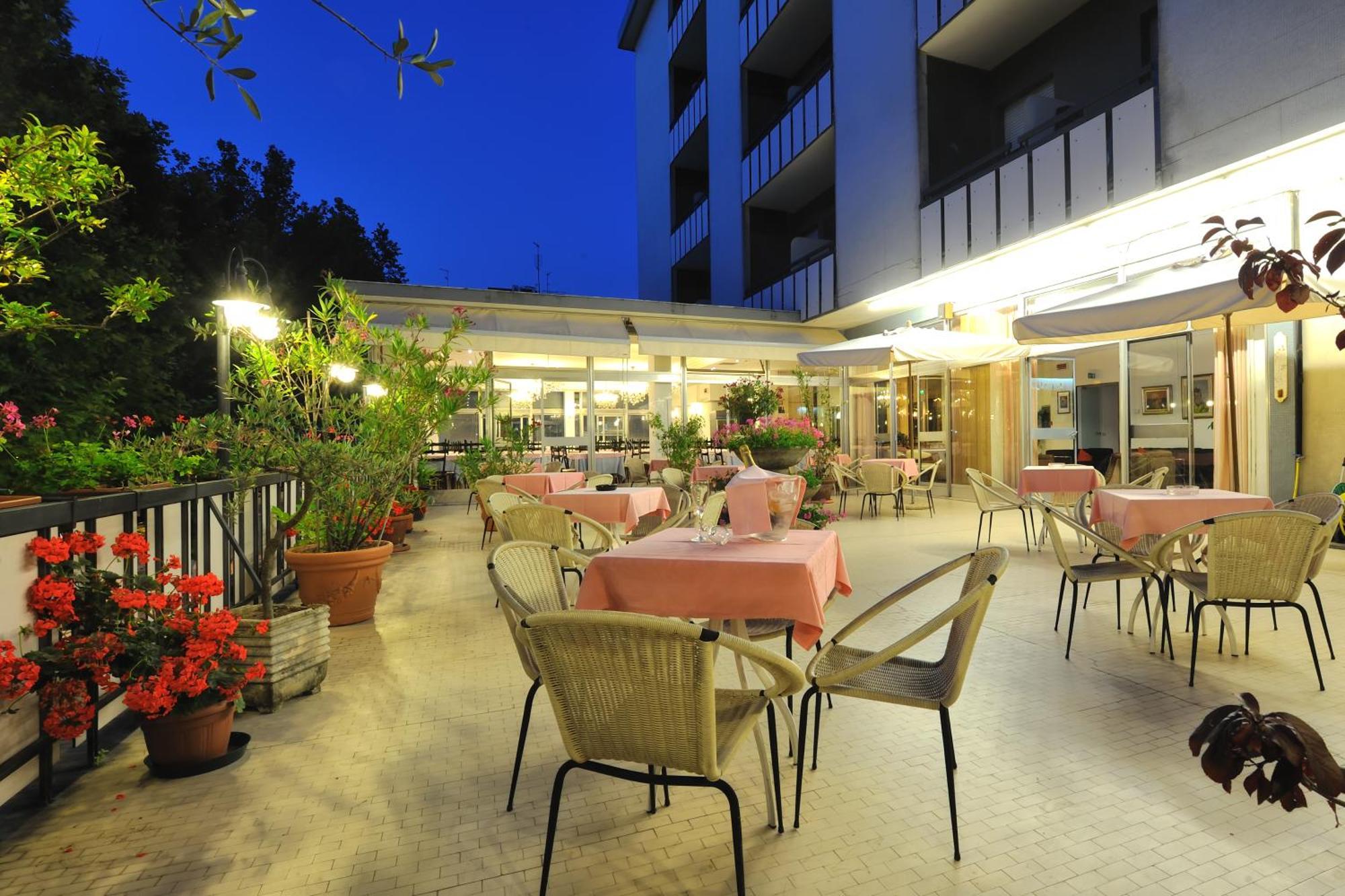 Hotel Miramare Et De La Ville Rimini Bagian luar foto