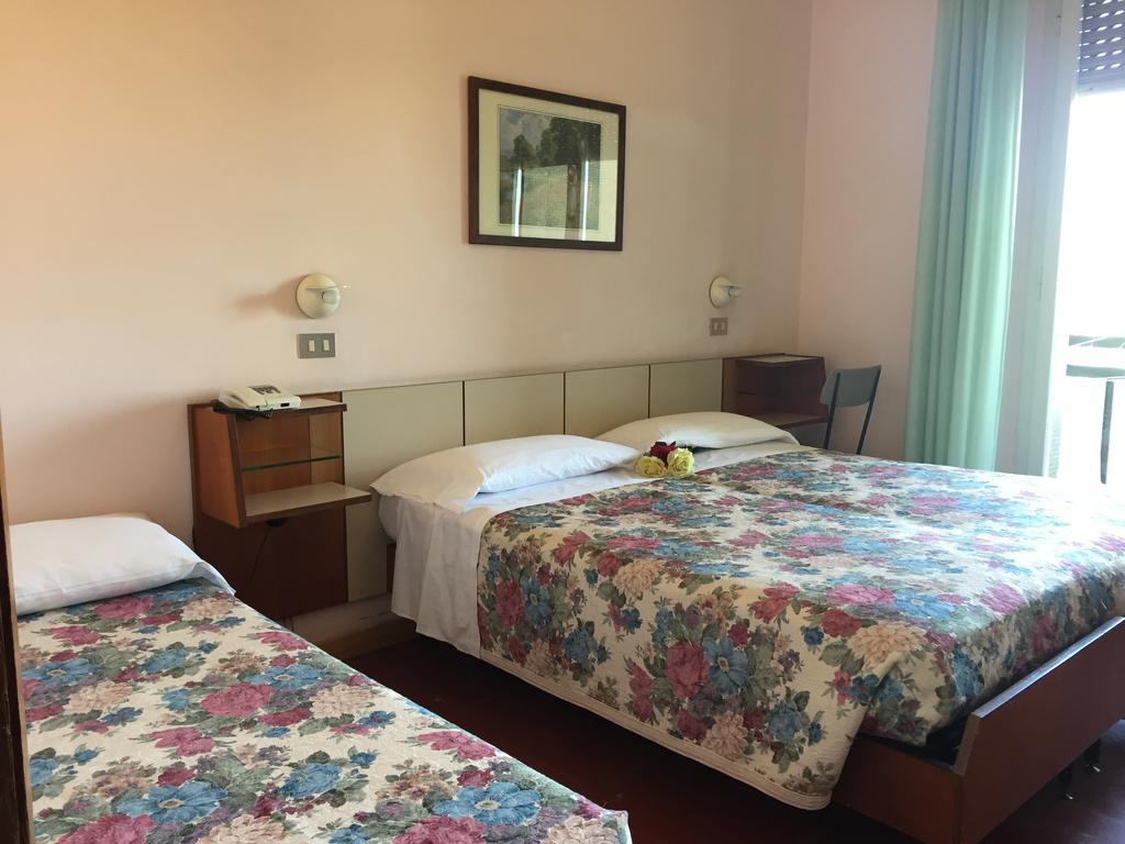 Hotel Miramare Et De La Ville Rimini Bagian luar foto
