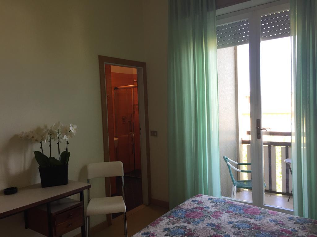 Hotel Miramare Et De La Ville Rimini Bagian luar foto