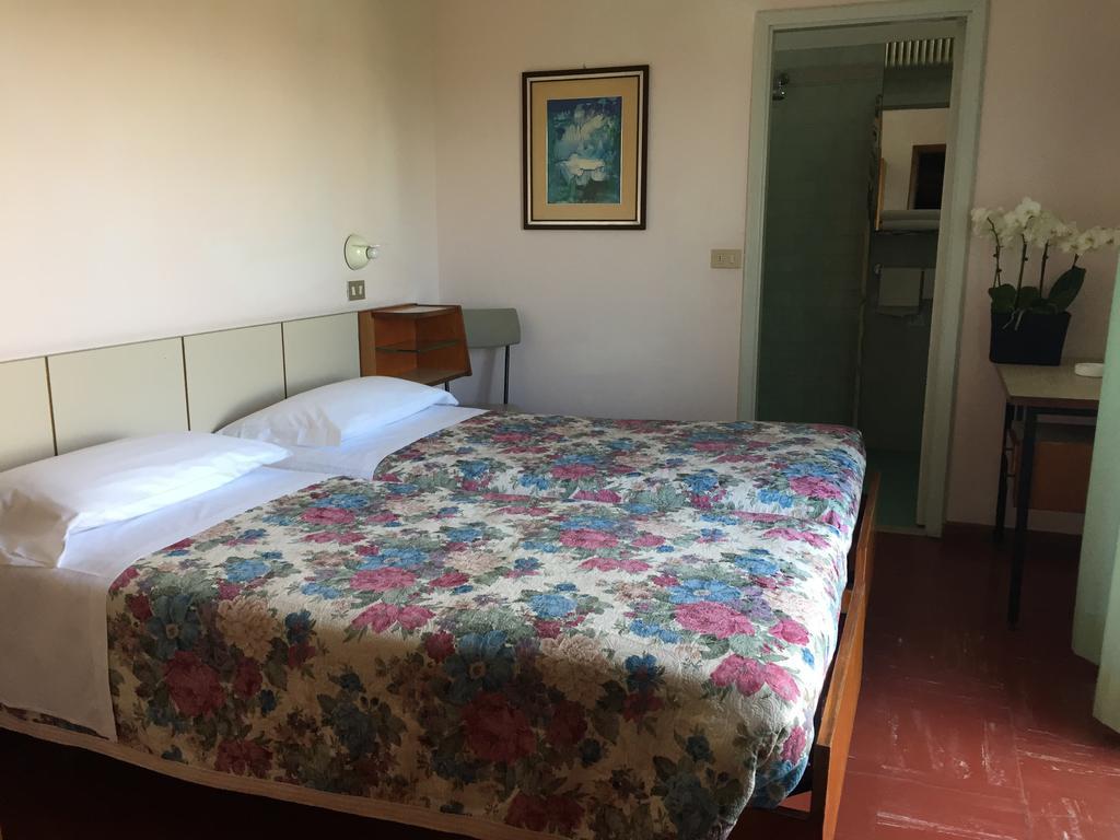 Hotel Miramare Et De La Ville Rimini Bagian luar foto