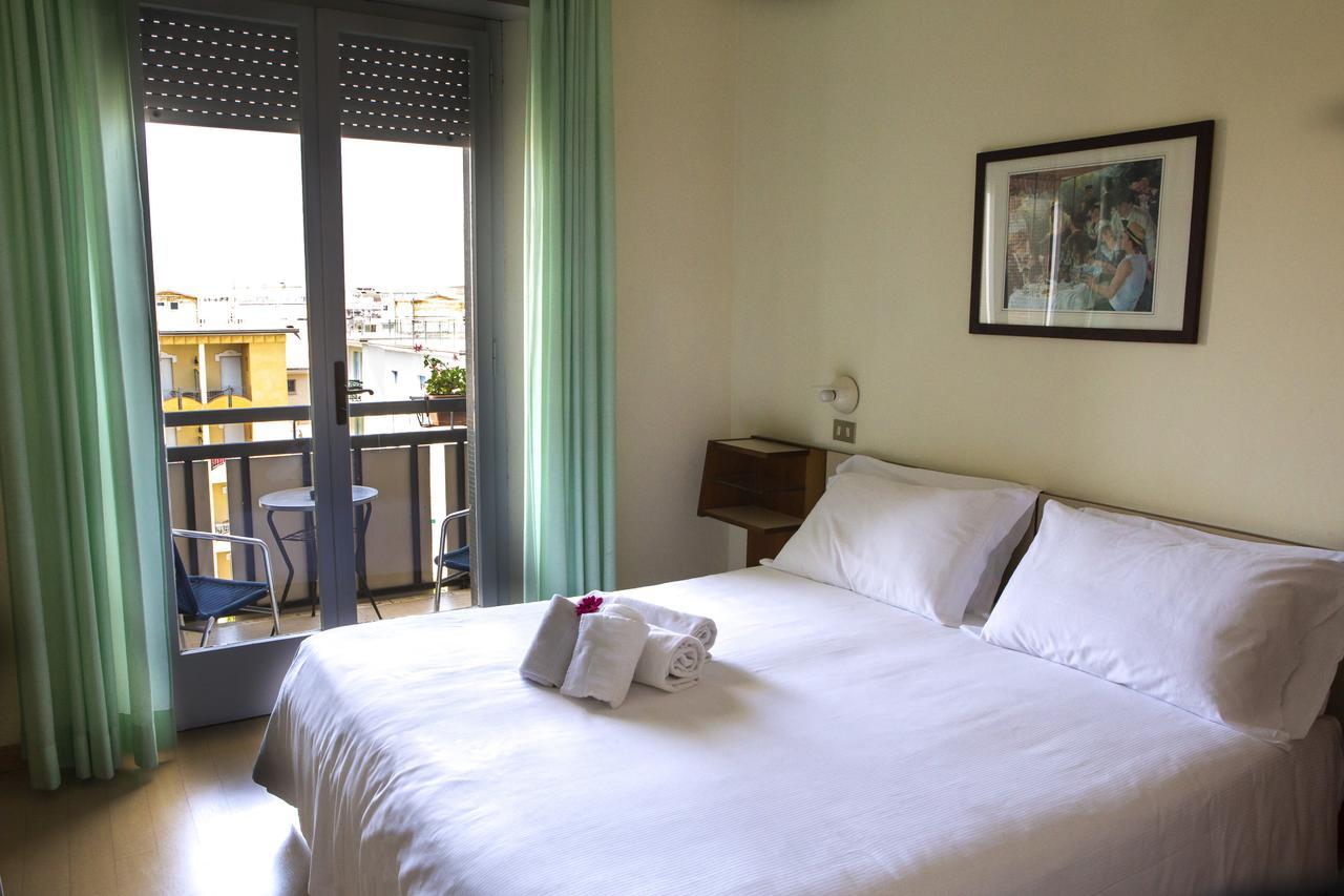Hotel Miramare Et De La Ville Rimini Bagian luar foto